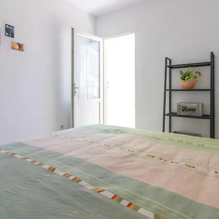 Apartment 2 Bedroom Stunning In