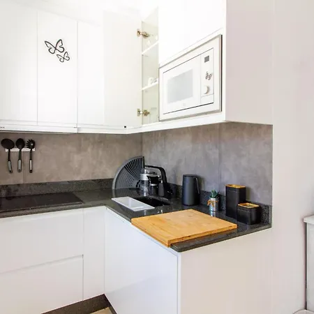 Apartment 2 Bedroom Stunning In *